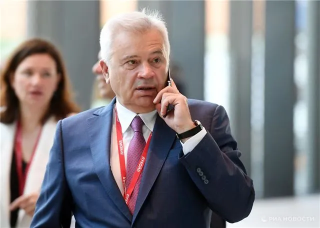 Бывший глава "Лукойла" Алекперов впервые лидирует в российском рейтинге Forbes