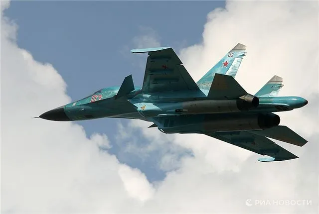 Летчики Су-34 нанесли точный удар, ликвидировав группу боевиков и бронетехнику ВСУ