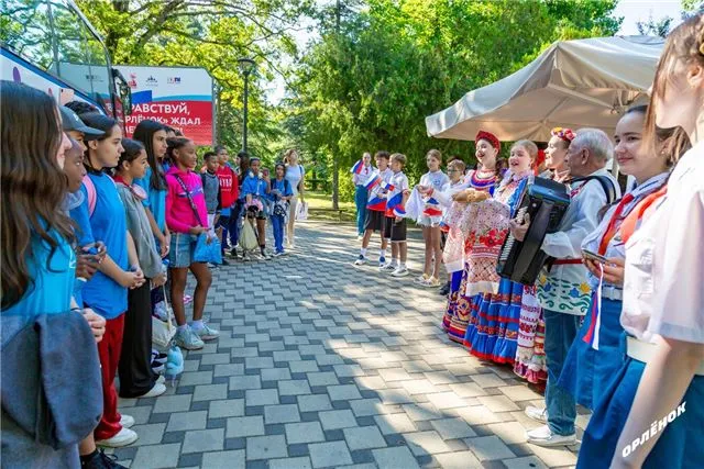 Международная команда ребят из Кубы, Монголии, Узбекистана и России начала летнюю смену в «Орленке»