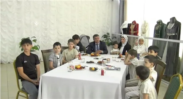 Многодетной семье из Ингушетии, которая лично общалась с Путиным, вручили ключи от новой квартиры