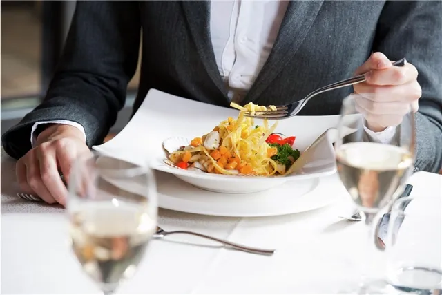 Daily Mail - мужчина получил поражение печени после посещения ресторана