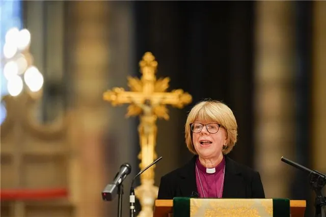 Карл III утвердил Сару Маллалли на посту лидера Англиканской церкви