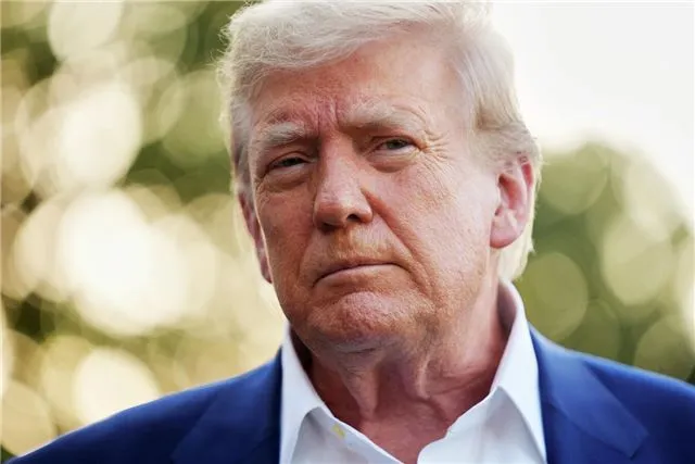 Трамп изменит отношение к Клинтон, если она предложит ему Нобелевскую премию.