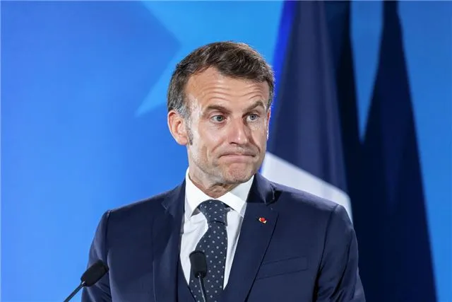 Макрон не исключил, что Киев может согласиться на потерю части территорий ради получения гарантий безопасности