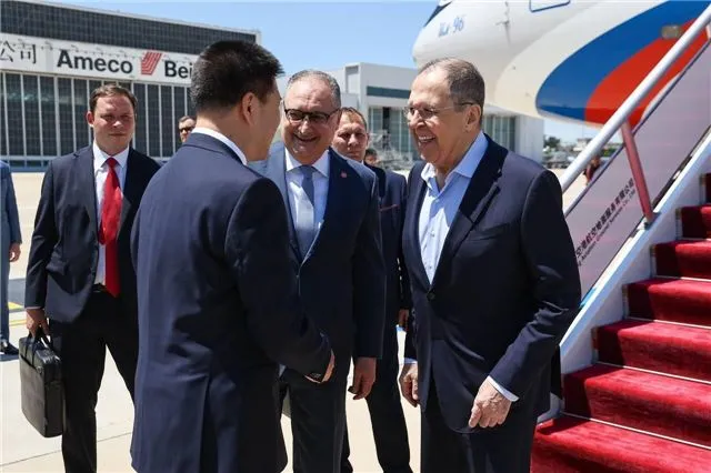 Глава МИД России Лавров совершил визит в Китай для участия в саммите ШОС