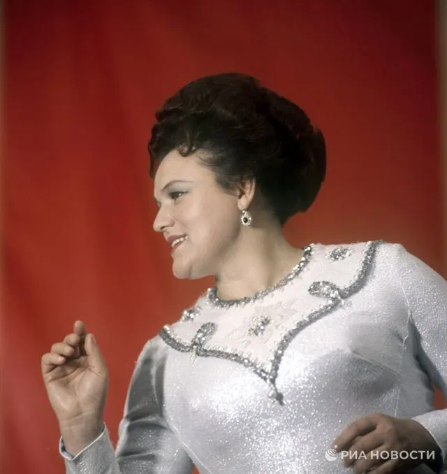 В чём причина неудач в личной жизни Людмилы Зыкиной?